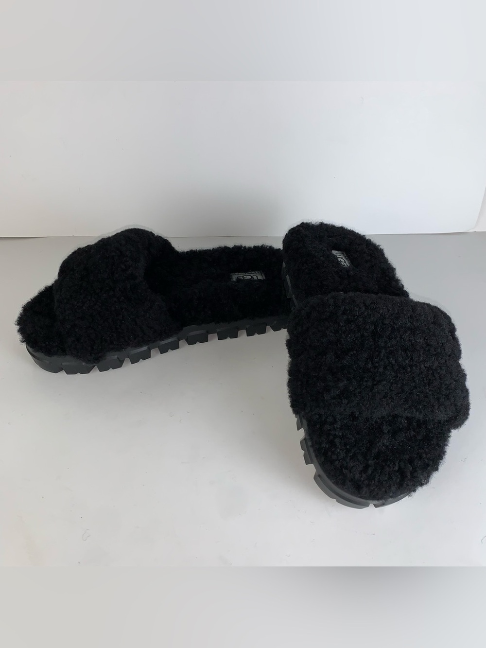 UGG Cozetta Curly black slides Womens Size 6-US / 37-UK